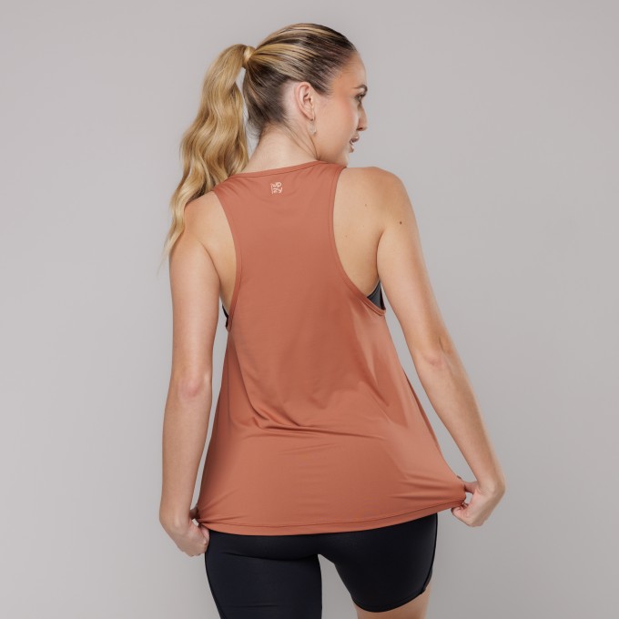 Regata Fitness Leve com Proteção UV Marrom